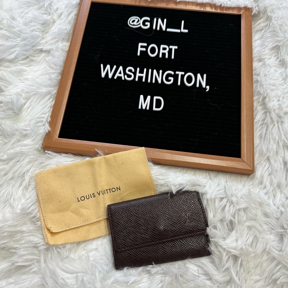 100% Authentic LOUIS VUITTON Taiga Leather 6 Key Case